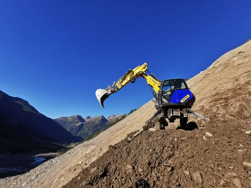 This startup’s self-driving excavators help dig up $600M in new funding