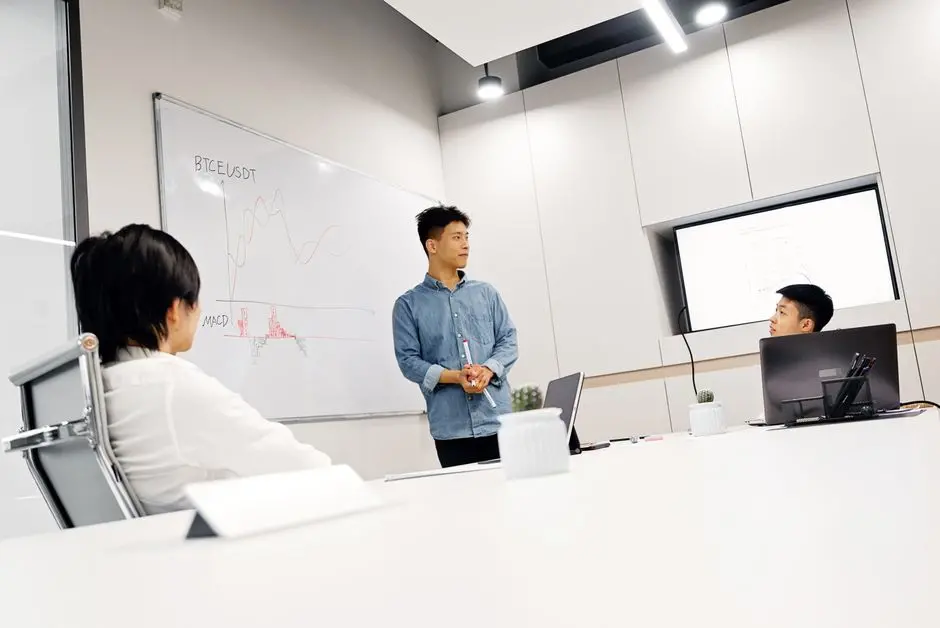 知情人士:DeepSeek 大举扩充团队,梁文锋长期在北京租房