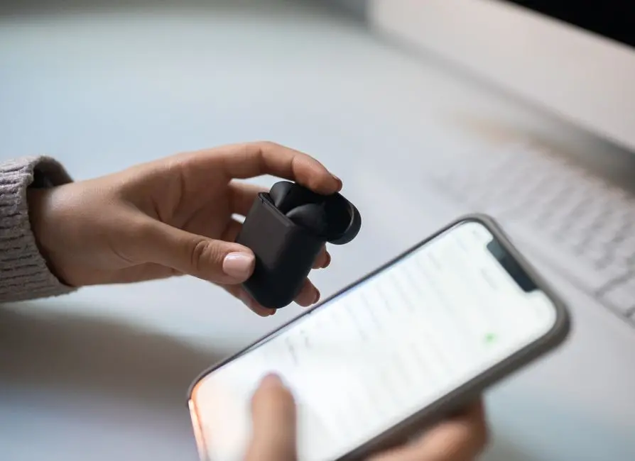 AirFly’s wireless headphone dongle adds a screen to guide you through the pairing process