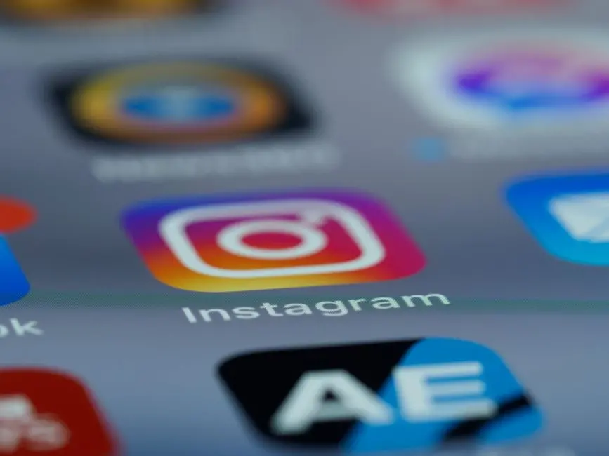 Instagram 采用原生 AI 架构对用户界面进行了现代化改造,将 token 成本降低了 33%