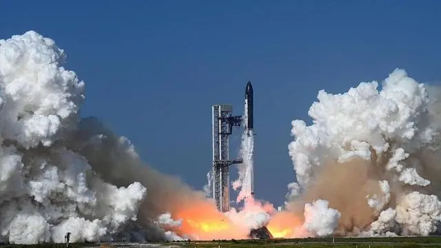 马斯克想让星舰基地每年发一万艘星舰